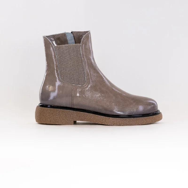 Eric Michael Garda (Women's) - Taupe