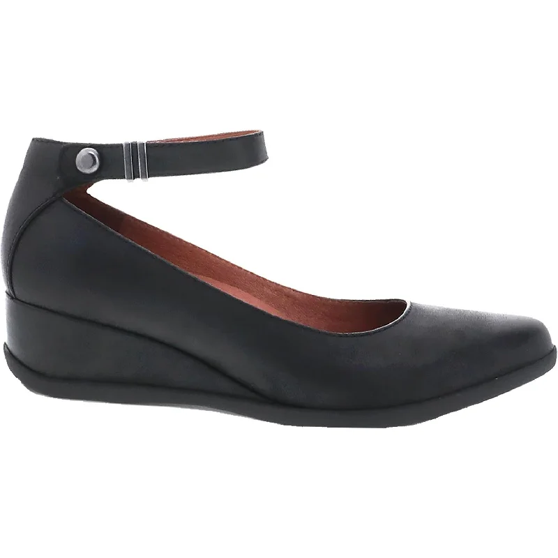 Casual shoes with cozy treads-Women's Dansko Shaylee Black Waterproof Leather