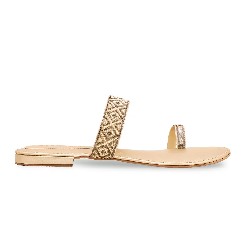 Slippers with modern flairGolden Fancy Chappal FN0687