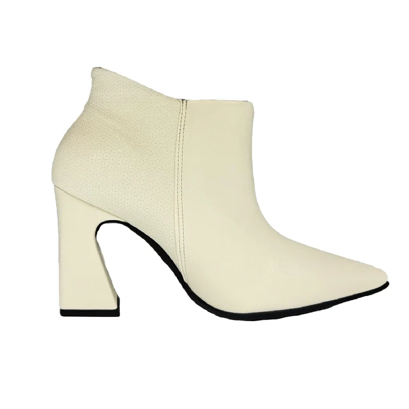 Ankle boots for comfy style-Pointed toe off white Ankle Boots (749.146)